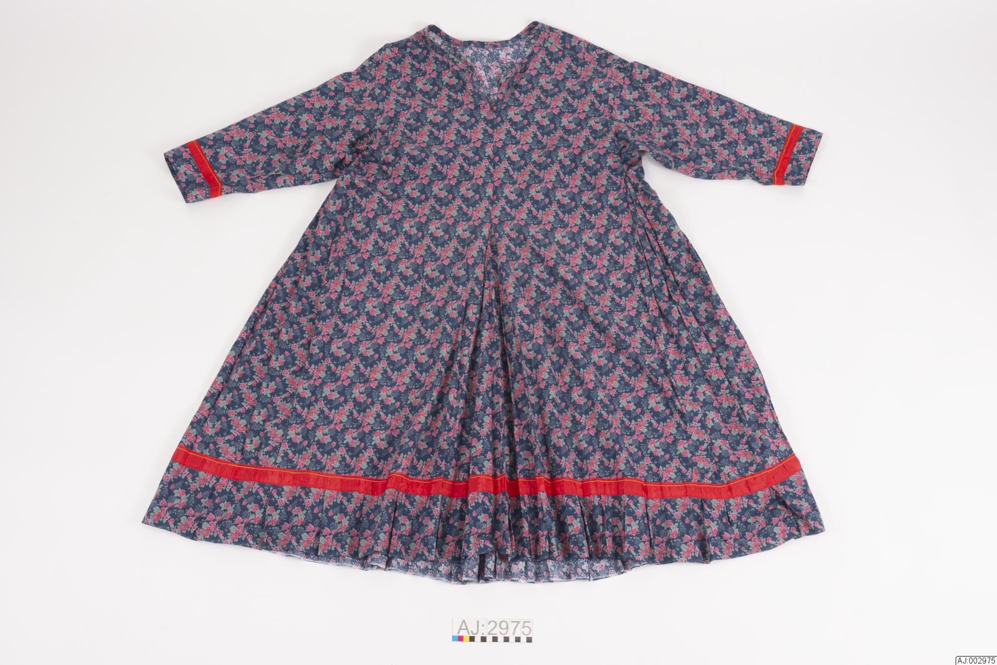 Mast qizni uxlayotganda sikadi Katta klitorisli kal mushuk